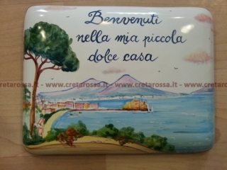 cod.art: nc82 - Mattonella in ceramica leggermente bombata cm 17x13 circa con veduta di Napoli e scritta personalizzata. 